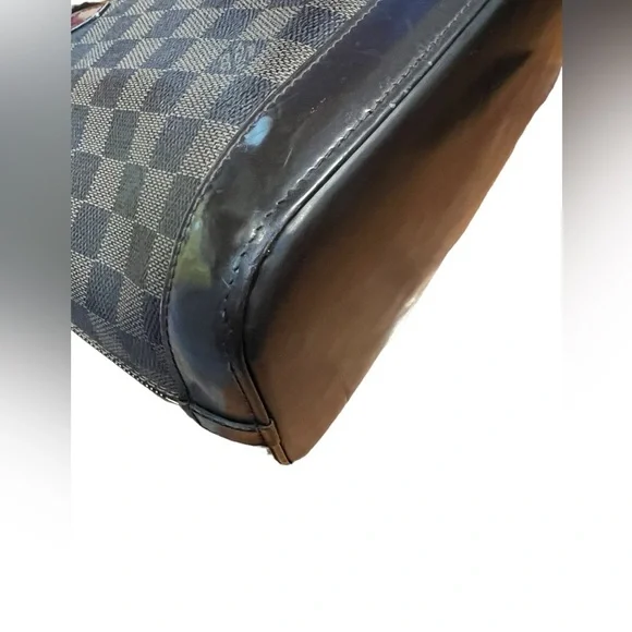 Louis Vuitton Damier Ebene Alma Handbag - Picture 14 of 16